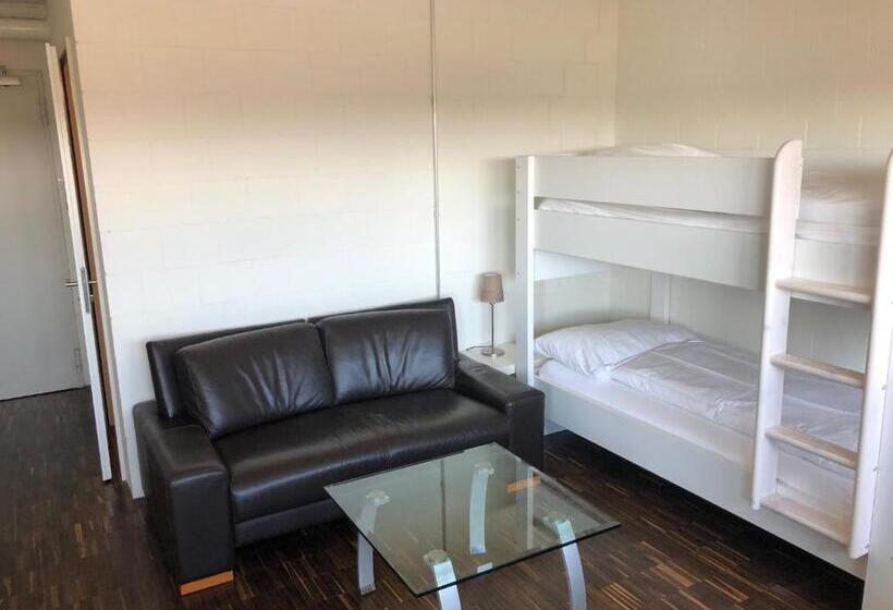 חדר אקונומי לארבעה, Omnium Sport