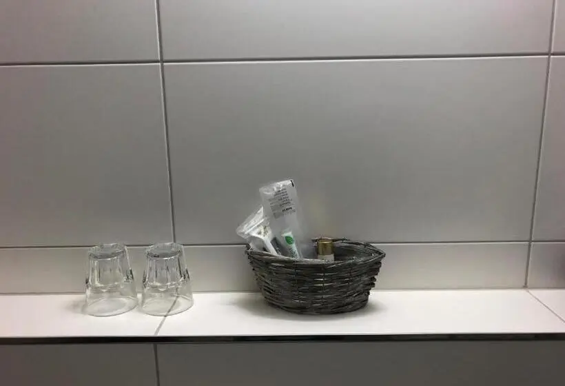 エコノミー4人部屋, Omnium Sport