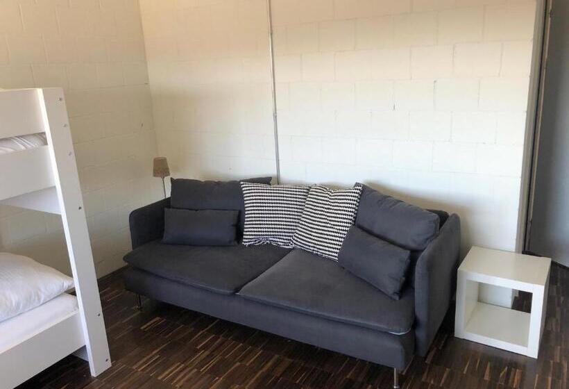 חדר אקונומי לארבעה, Omnium Sport