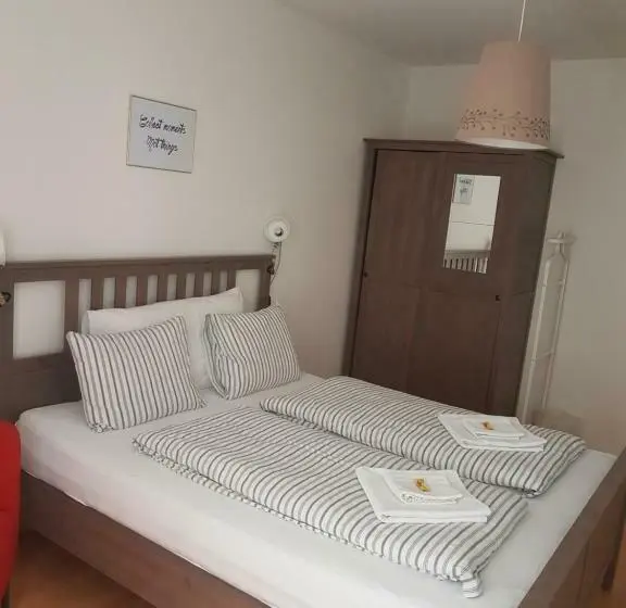 バス共有のスタンダードルーム, Rhii B&b