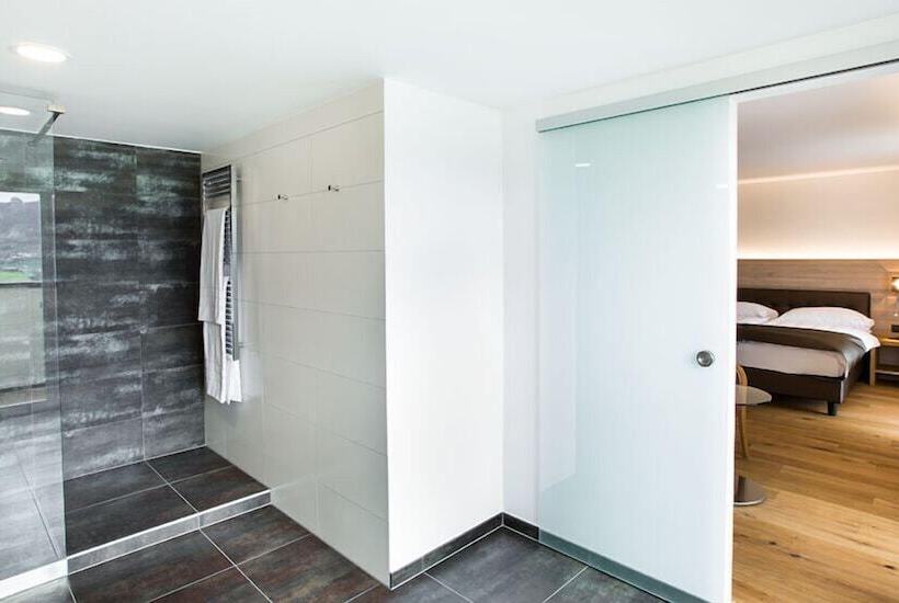 חדר סטנדרט נוף לאגם, Romantik Hotel Le Vignier