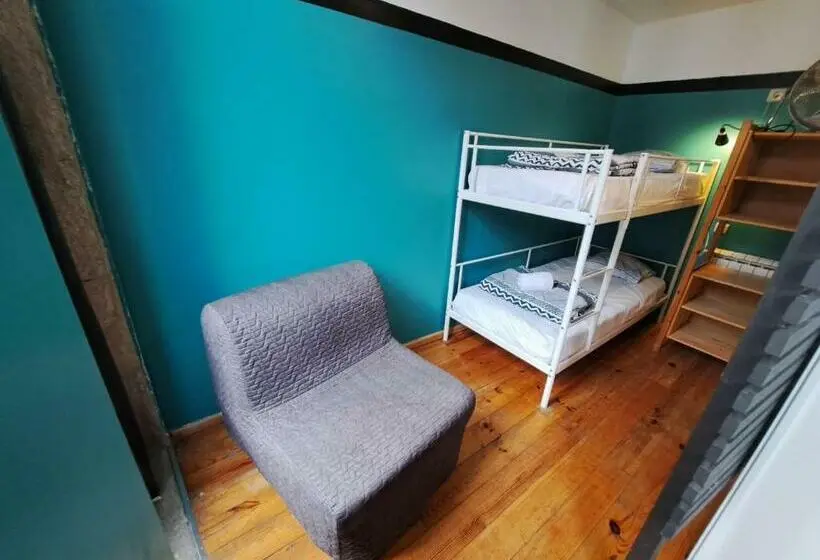 ルームシェアのワンベッド, Sardines And Friends Hostel 04