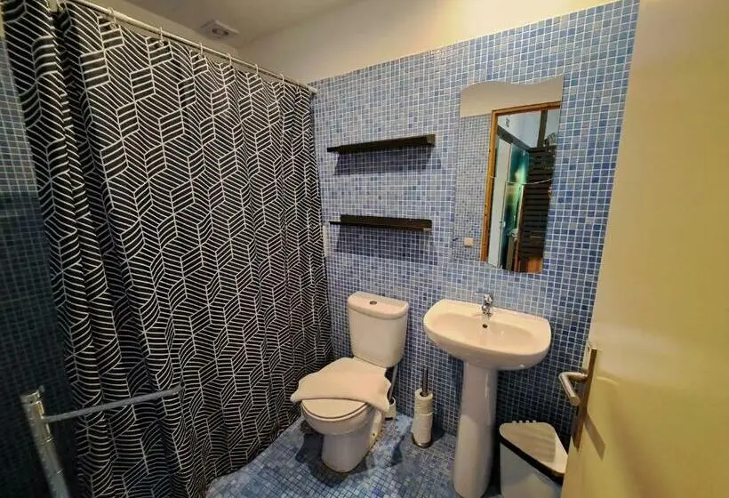 ルームシェアのワンベッド, Sardines And Friends Hostel 04