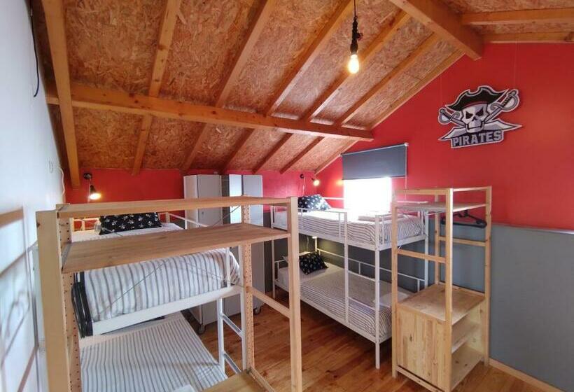 سرير فى غرفة مشتركه, Sardines And Friends Hostel 04