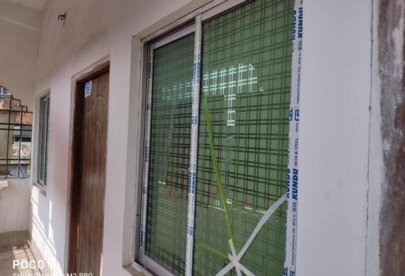 トリプルクラシックルーム, Spot On Yuboraaj Lodge