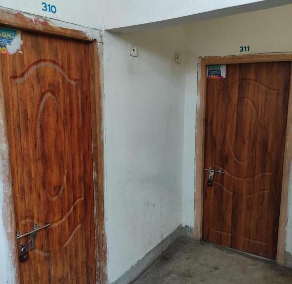 トリプルクラシックルーム, Spot On Yuboraaj Lodge