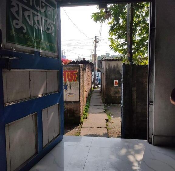 トリプルクラシックルーム, Spot On Yuboraaj Lodge