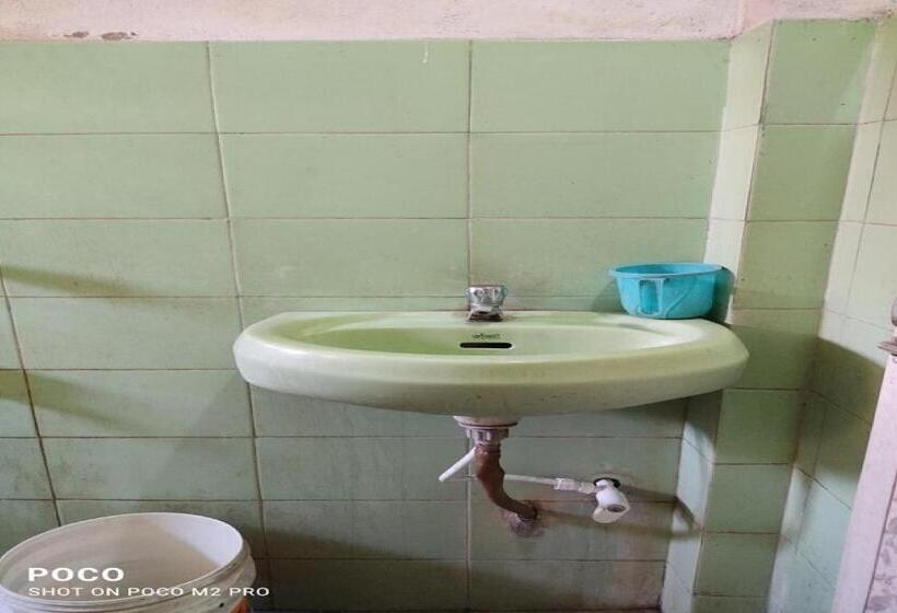 デラックストリプルルーム, Spot On Yuboraaj Lodge