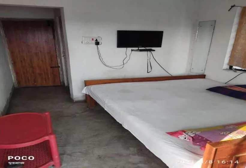 デラックストリプルルーム, Spot On Yuboraaj Lodge