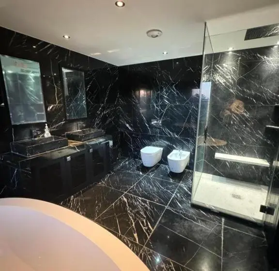 バルコニー付きスタンダードルーム, Chigwell Mansion