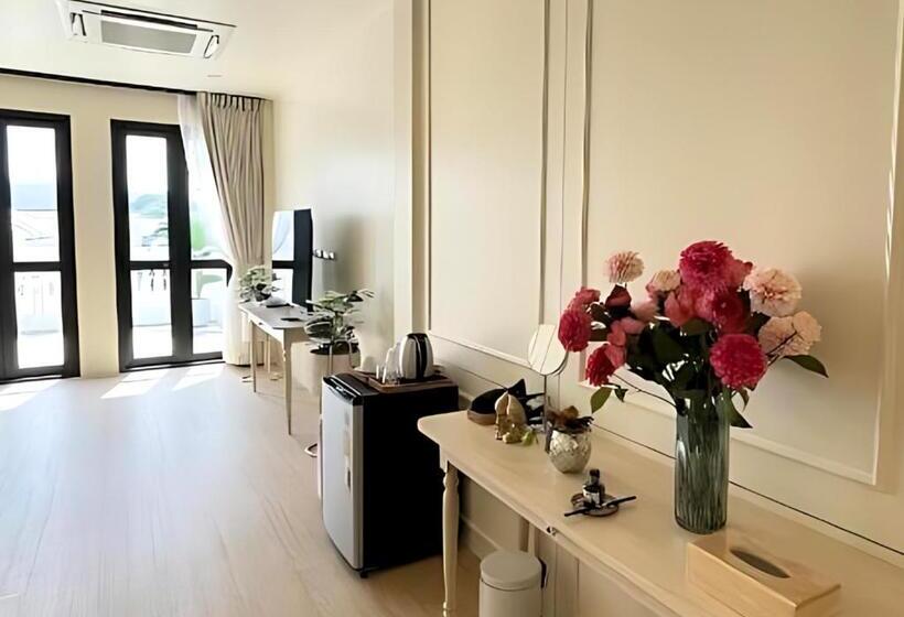 جناح, Hawa House Phuket