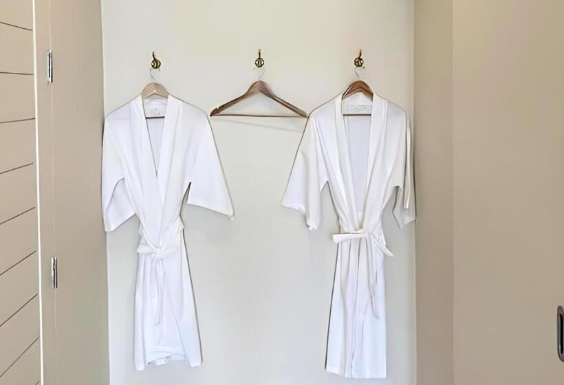 جناح, Hawa House Phuket