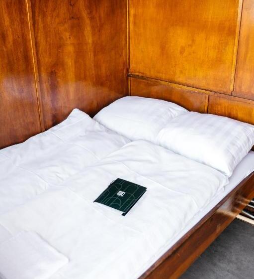 스탠다드 룸 공동 욕실, Botel Maastricht