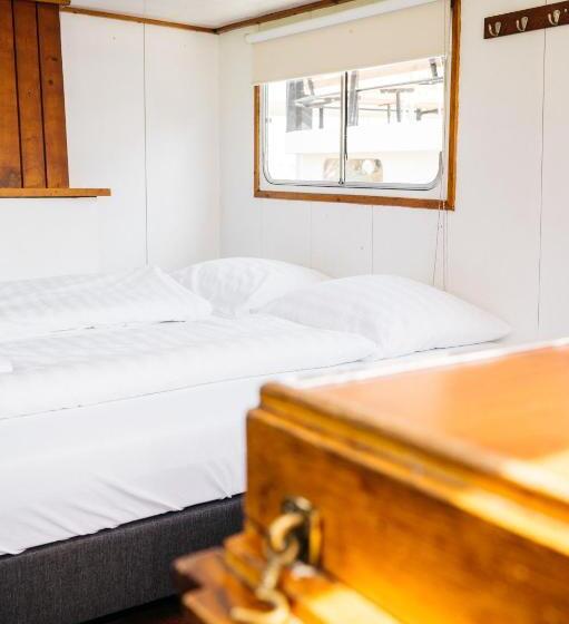 패밀리 룸 공용 욕실, Botel Maastricht