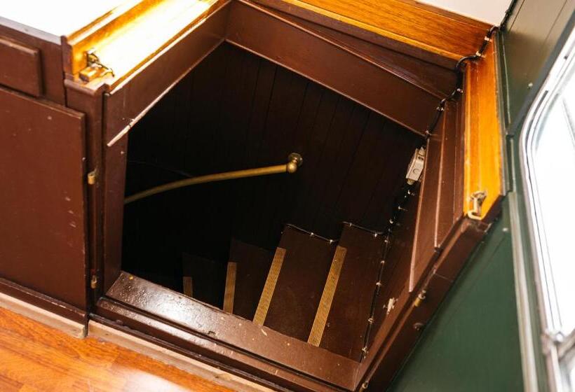 Quarto Familiar Banheiro Compartilhado, Botel Maastricht