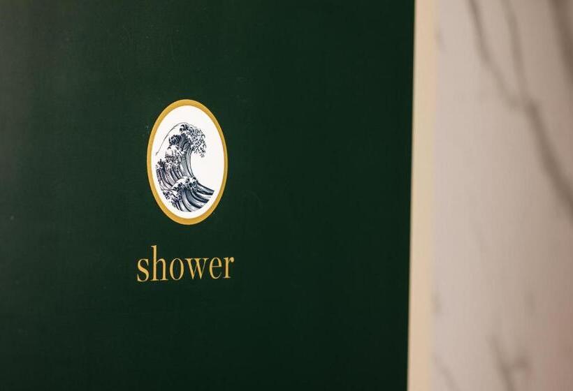 패밀리 룸 공용 욕실, Botel Maastricht