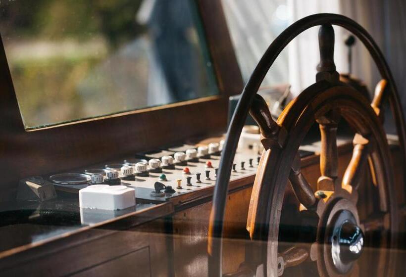 스탠다드 룸 호수 전망, Botel Maastricht