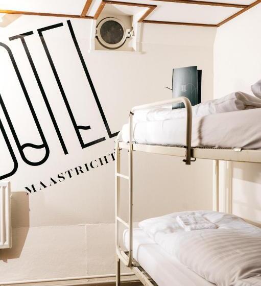 스탠다드 룸 공동 욕실, Botel Maastricht