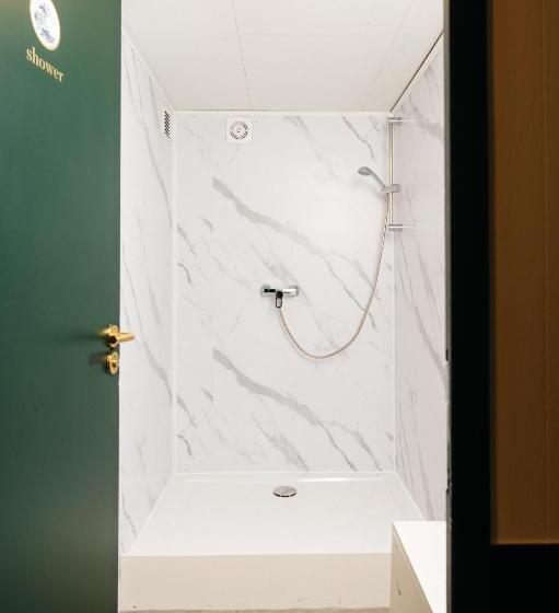 패밀리 룸 공용 욕실, Botel Maastricht