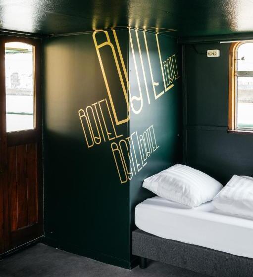 패밀리 룸 공용 욕실, Botel Maastricht