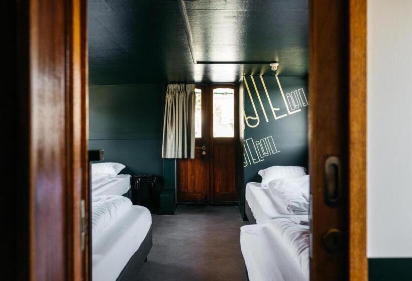 패밀리 룸 공용 욕실, Botel Maastricht