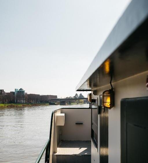 패밀리 룸 공용 욕실, Botel Maastricht