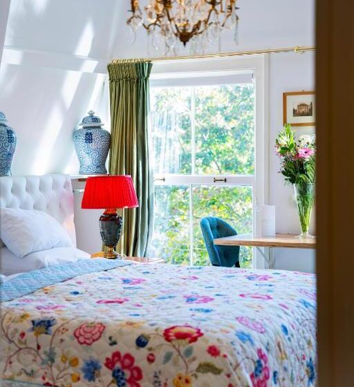 Студия Стандарт, Boutique Hotel Museumkwartier