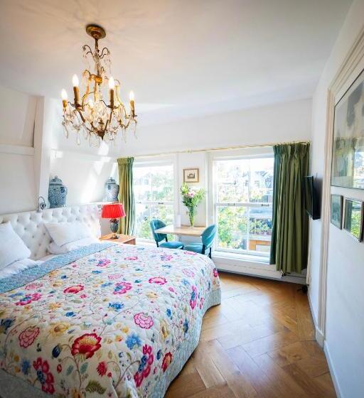 Студия Стандарт, Boutique Hotel Museumkwartier