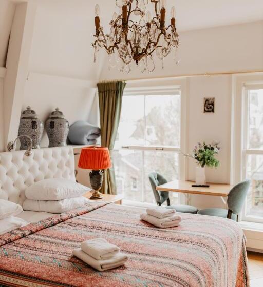Студия Стандарт, Boutique Hotel Museumkwartier