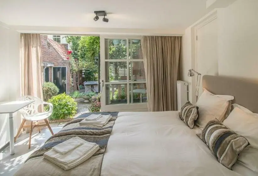 Standard-huone, Hart Van Lochem