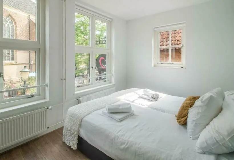Standard-huone, Hart Van Lochem