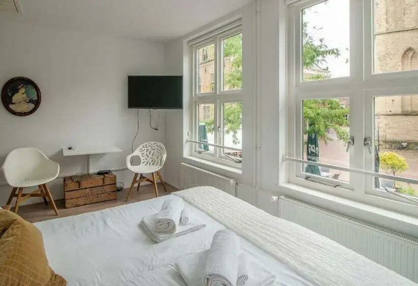 Standard-huone, Hart Van Lochem
