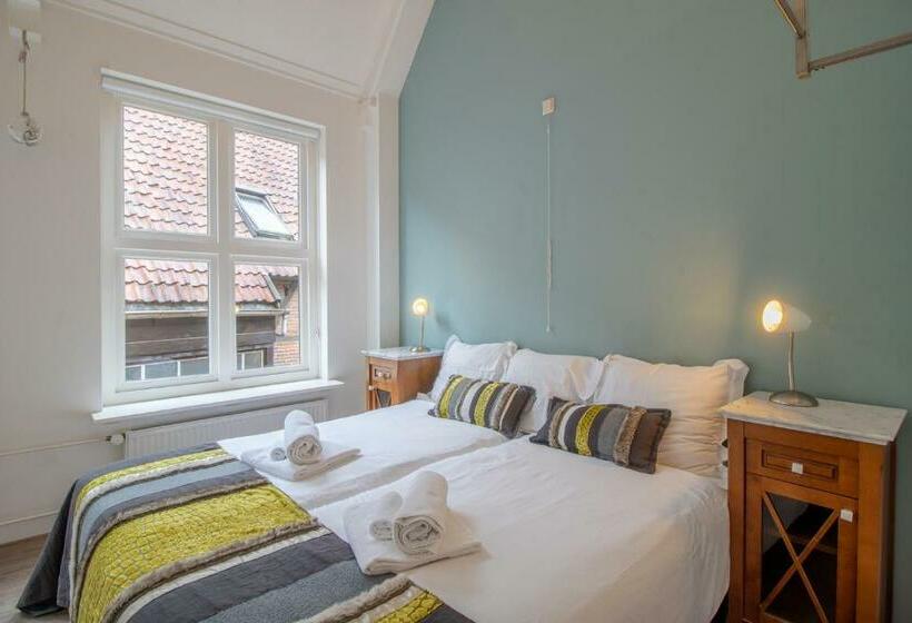 スタンダードルーム, Hart Van Lochem