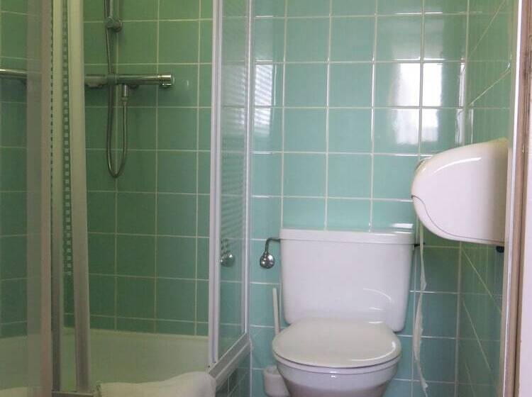 غرفة قياسية ثلاثية, American