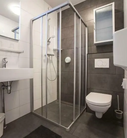 Standard Room, Faber