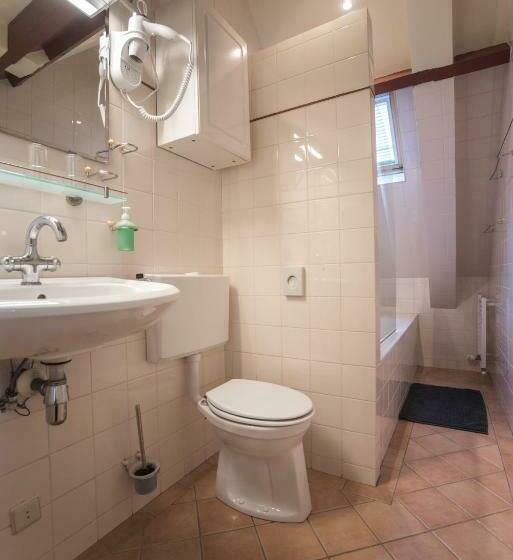 חדר סטנדרט לשלושה, Faber