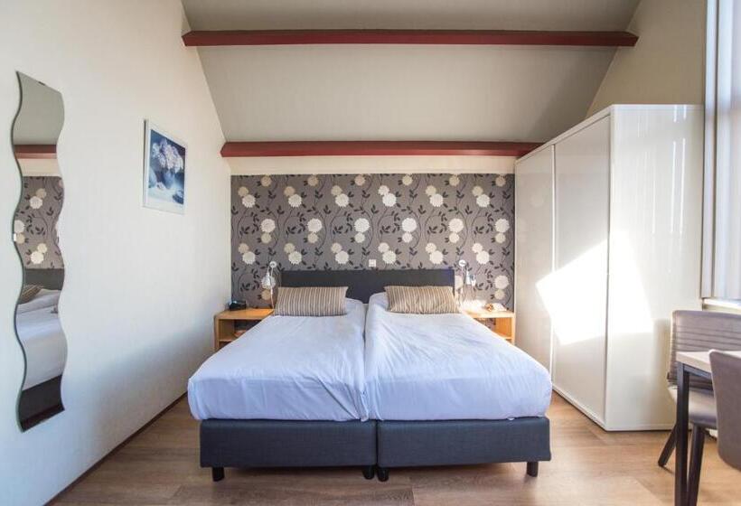 חדר סטנדרט לשלושה עם מרפסת, Faber