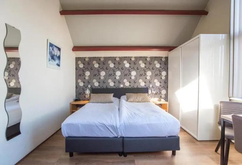 Standard Triple Room with Balcony, Faber