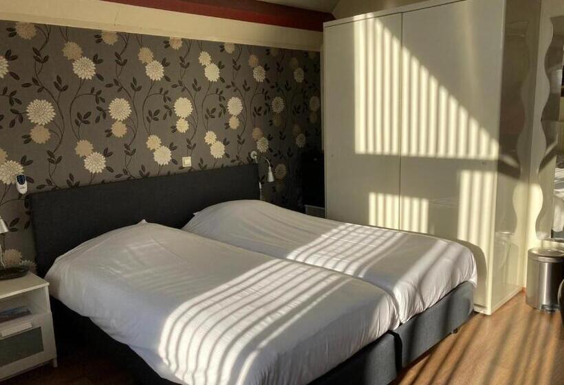 Standard Triple Room with Balcony, Faber