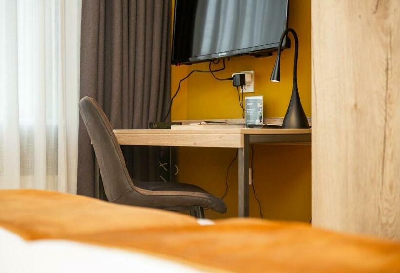 Номер Economy, Onder De Linden