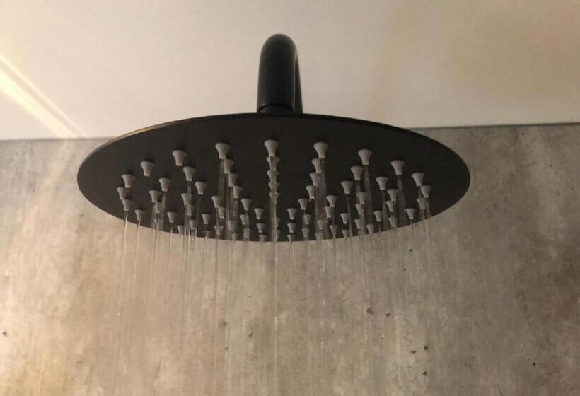 Семейный Номер, Onder De Linden