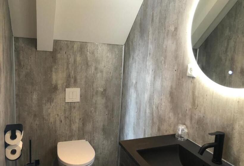 Семейный Номер, Onder De Linden