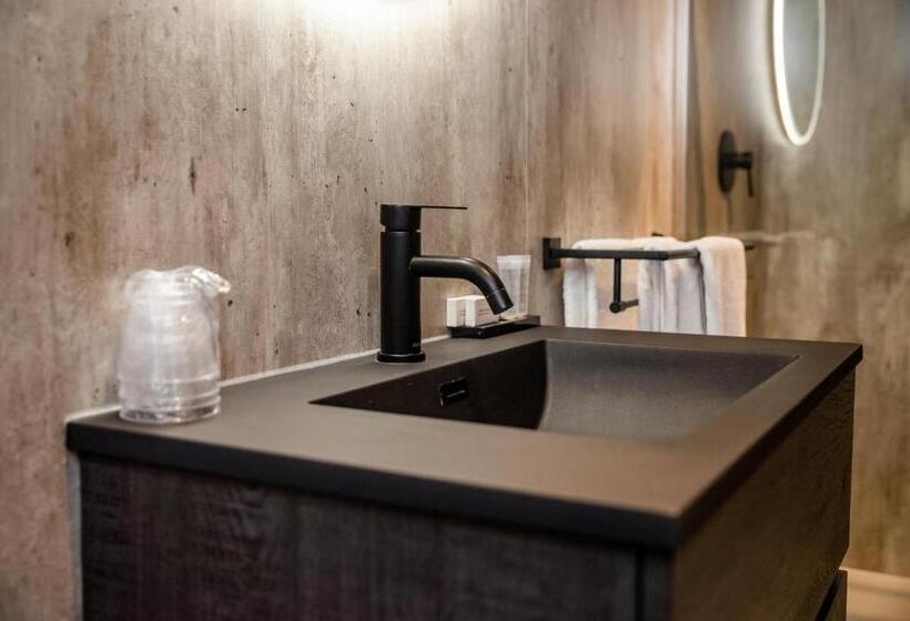 Семейный Номер, Onder De Linden