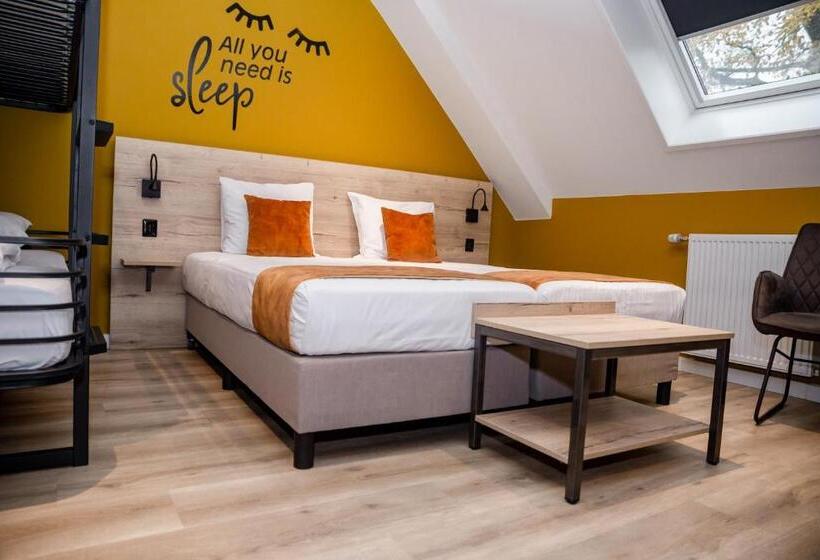 Семейный Номер, Onder De Linden