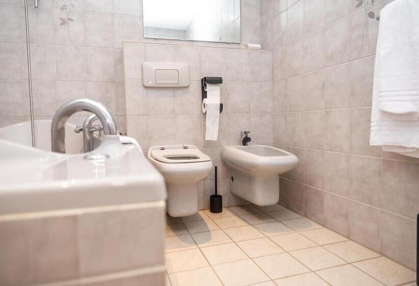 Номер Стандарт, Onder De Linden