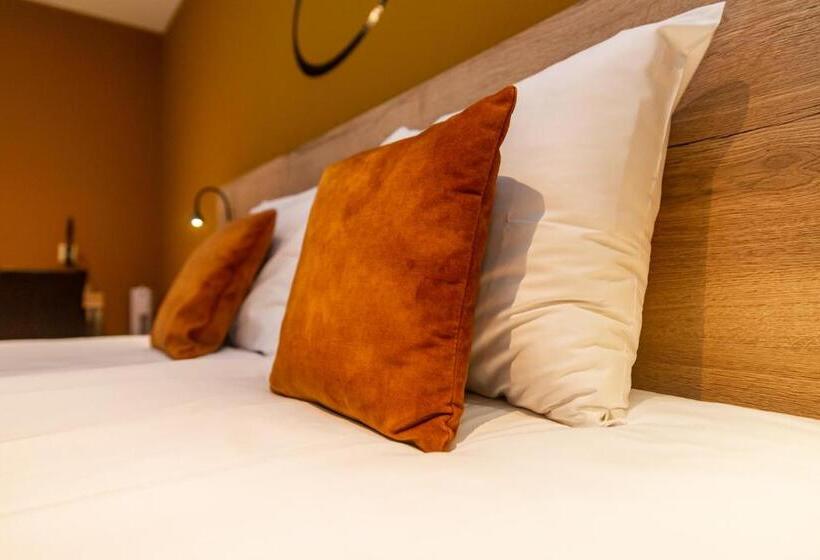 Номер Стандарт, Onder De Linden