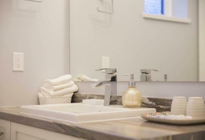 غرفة ديلوكس, Midnight Sun Inn