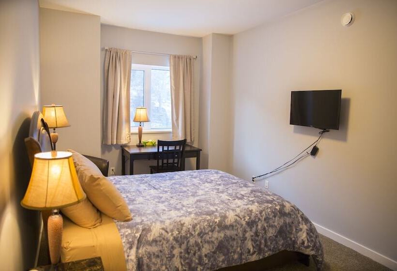 غرفة ديلوكس, Midnight Sun Inn