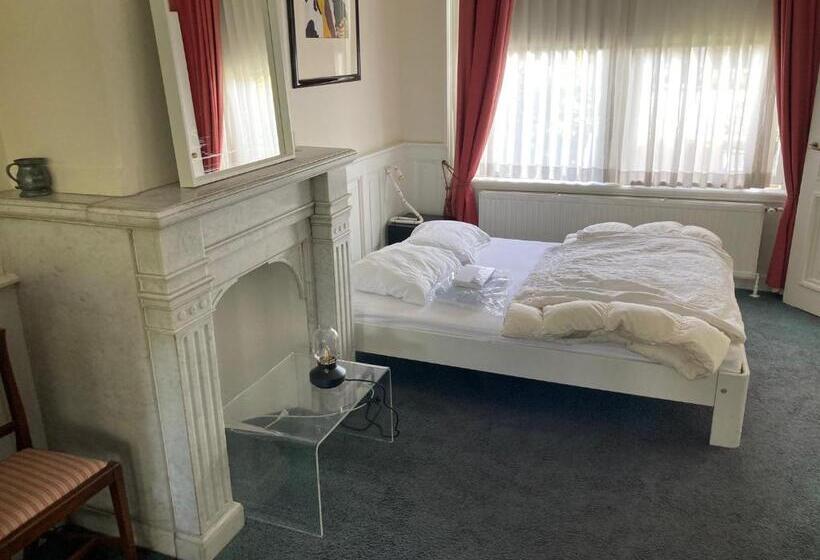 Deluxe Suite King Bed, Vondelparkmuseum Inn