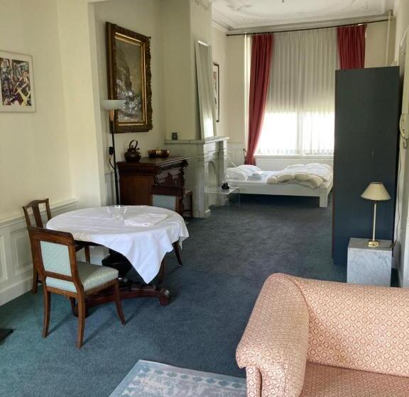 Deluxe Suite King Bed, Vondelparkmuseum Inn